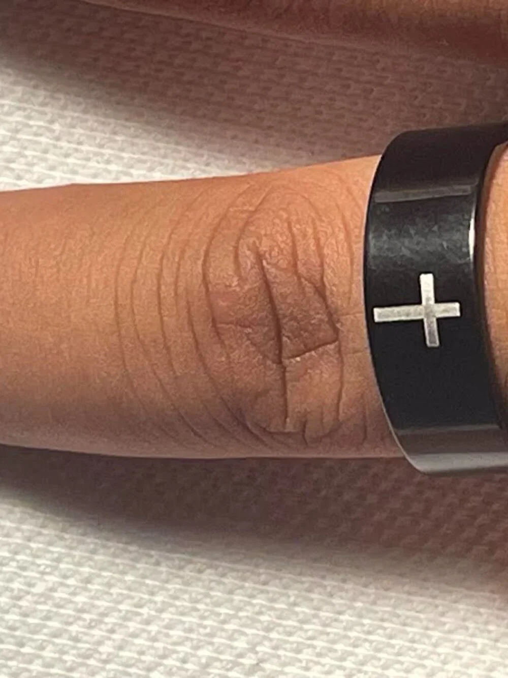 MR067 – Men’s Black Cross Band Ring | Size 10 | Faith-Inspired Minimalist Ring
